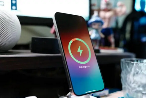 兰陵苹果15换屏服务分享用什么充电器给iPhone15充电更好 